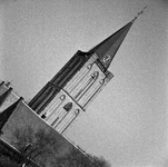845360 Gezicht op het dak en de toren van de Jacobikerk (Jacobskerkhof) te Utrecht, vanaf het gebouw van de N.V. ...